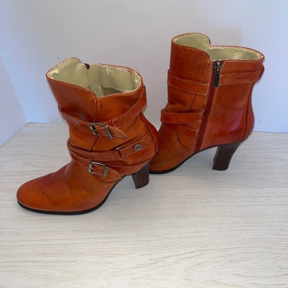 Harley Davidson Ladies Brown Strapped Heeled Boots - Size 8.. in nice condition. - Picture 2 of 9